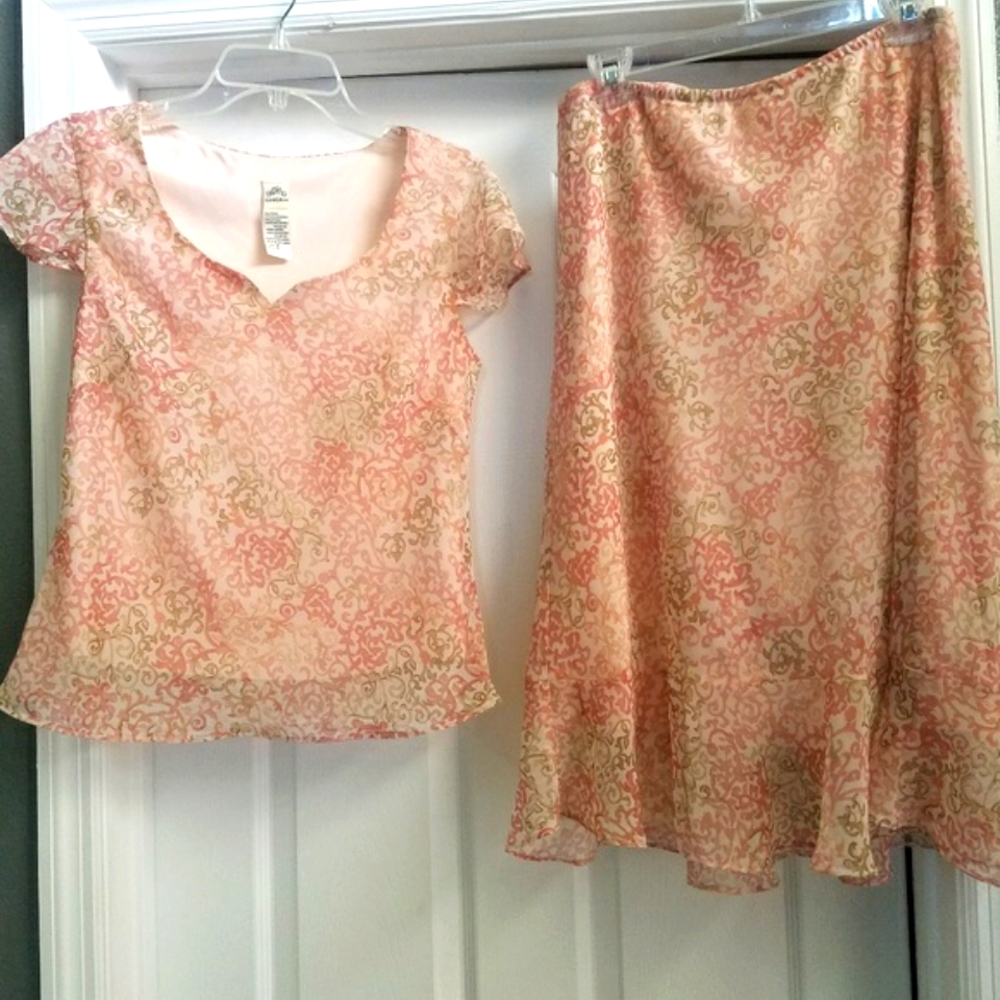 Gently use sangria two piece skirt and top outfit